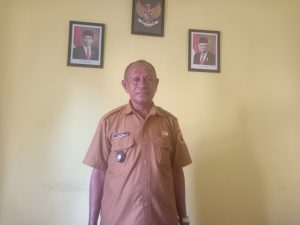 Tingkatkan Pelayanan Publik,   Kades Penfui Timur Bersama Warga Swadaya Kerjakan Empat Titik Jalan Lingkungan