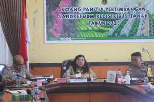 Plt.Sekda Kabupaten Kupang Rima K.Salean Buka Sidang Panitia Pertimbangan Landreform Tahun 2023