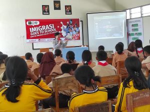 Imigrasi Goes To School  Bertandang Ke SMAN 8 Kupang