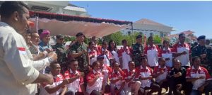 Dirjen  Pothan   serahkan 400 Piagam Penghargaan Bela Negara Bagi  Warga Eks Timtim di Kabupaten Kupang