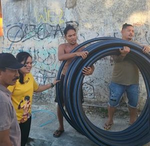 Imelda Taosu &  Tim  Terus Bergerak  Mengatasi Persoalan Air Bersih   di Kecamatan Kota Lama