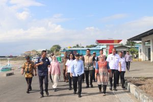 Kunker di Lewotanah Flores Timur, Penjabat Gubernur NTT Mengunjungi Pulau Adonara