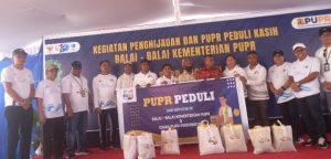 Jelang HUT Hari Bakti PUPR ke-78, BPJN – Dinas PUPR   Prov NTT Lakukan  Penanaman Pohon   Dan  Berbagi  Kasih