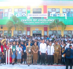 Didampingi Pj. Gubernur Ayodhia Kalake, Presiden Jokowi Kunjungi SMK Negeri 5 Kota Kupang