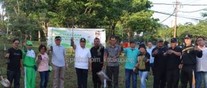 Peduli Lingkungan,  Pemkot Tanam Pohon Di Sepanjang Boulevard Jembatan Petuk