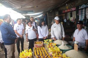 Jaga  Kestabilan Harga Sembako,  Bupati Kupang  Kunjungi  Pasar Oesao