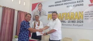 Perkuat   Konsolidasi Menuju Pilkada Kota Kupang,  Alex  Foenay Resmi Daftar di Partai Gerindra