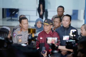 Menko PMK, Kakorlantas, dan Dirut Jasa Raharja Pantau Arus Mudik dari Command Center KM 29 Tol Jakarta-Cikampek