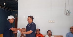 Dukung    Pertumbuhan Ekonomi Daerah,  Frans  Skera   Resmi Serahkan   Buku Anggota KSP  Biinmafo