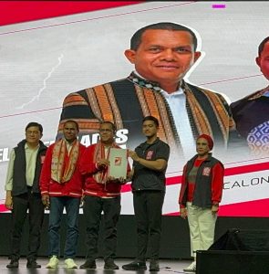 Melki Laka Lena-Jhoni Asadoma  Resmi    Terima SK  Dari DPP PSI