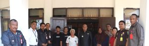 Pj. Wali Serahkan Bantuan Sembako  Tahap II Bagi PKL