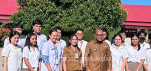 Kunjungi SDI Sikumana 2, Pj. Wali Kota Tekankan Pentingnya Pendidikan Karakter dan Kebersihan Lingkungan