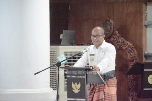 Pj. Wali Kota Kupang Buka Lomba Tarian Kreasi Ayam Kaki Kuning dan Parade Tenun Sepe