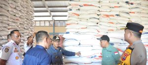 TPID Pantau Harga Pasar,   Pj. Wali  Kota Kupang   Jamin Stok Pangan   dan Harga Bahan Pokok Stabil Jelang Nataru