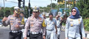 Tinjau Jalur Puncak, Dirops Jasa Raharja dan Dirgakkum Korlantas Polri Imbau Masyarakat Pantau Informasi  Rekayasa Lalu Lintas