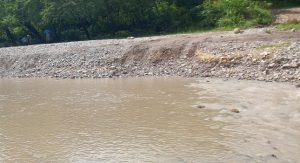 Akses Jalan Terhambat, Warga   Minta Pemkab Kupang Bangun Jembatan Penghubung  Antara Desa  Oelnasi Dan Desa Oelpuah