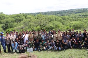 Sukseskan Program   Konservasi,      BPDAS Benain Noelmina  Bersama Menteri Kehutanan  Tanam 1000 Pohon di Kota Kupang.