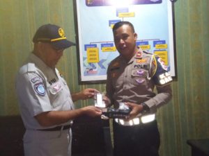 Dukung Keselamatan Lalu Lintas, Jasa Raharja NTT Serahkan Bantuan Alat Ukur Kadar Alkohol kepada Satlantas Polres Kupang