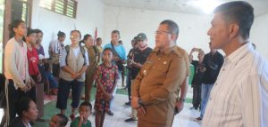 Bupati Kupang   Kunjungi   Korban Bencana Longsor  Di Takari