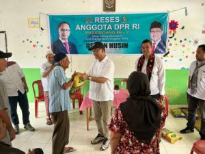 Gelar  Reses Di Kelurahan Air Mata, Anggota DPR  RI  Usman Husin  Serahkan Bantuan  285 Karung  Beras   Bagi Warga Kurang Mampu
