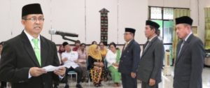Kakanwil Kemenag NTT Lantik Pejabat Administrator, Tekankan Integritas dan Pelayanan Publik