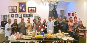 Kades  Desa Pukdale,  Lurah  Tua Tuka,  Fatukanutu Dan Warga     Rayakan Hari Idul  Bersama  Anggota DPR RI Usman Husin
