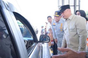 Pastikan Arus Balik Idulfitri  Aman,  Berkeselamatan, Kapolri dan Para Stakeholder Operasi Ketupat 2025 Resmikan Pelaksanaan One Way Nasional di KM 414 Kalikangkung