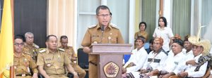 Jaga Dan   Lestarikan Nilai Budaya,   Bupati Kupang Resmi Kukuhkan   Lembaga Adat  Desa