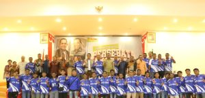 Gubernur Laka Lena  Siap Benahi  Station Oepoi Untuk Pengembangan   Bola Kaki  Dan Persiapn PON XXII Tahun 2028