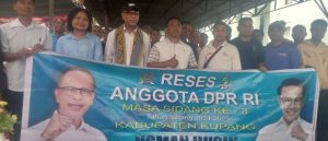 Reses Di Kabupaten Kupang,   Usman   Husin Serahkan  Bantuan  Handraktor, Rice Transplanter,Pompa Air,  dan Hand Spayer Elektrik Bagi  38  Kelompok Tani