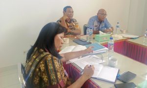 Plt.Sekda  Kabupaten Kupang   Pimpinan Rapat Harmonisasi  Ranperda  RPJMD Tahun 2025-2029