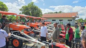 Produktivitas Petani Rote Ndao Dijamin Melonjak, Usman Husin Kembali Berhasil Datangkan 7 Unit Rice Transplanter