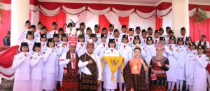 Gubernur Melki dan Warga NTT Kompak Kenakan Pakian Adat di HUT RI ke-80