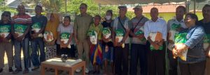 Wujud Nyata Peduli Petani, Usman Husin Serahkan 3 Ton Benih Jagung Bagi Desa Ponain