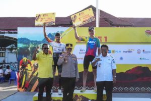 Start Mengguncang,   Axel Habert Juara Etape 1 Tour de NTT, Disambut Apresiasi Gubernur Laka Lena