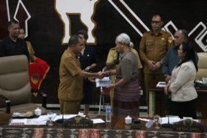 Tindak Lanjuti Hasil  Evaluasi  Kemenkeu, Gubernur  Melki Ajukan  Ranperda Perubahan Pajak dan Retribusi Daerah
