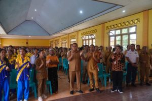 Gubernur Melki: Jangan Hanya Jadi PNS, Saatnya Siswa SMK Boawae Jadi Pengusaha Pertanian