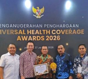 Komitmen Kesehatan Diakui, Bupati Kupang Terima UHC Awards 2026
