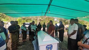 Bupati TTU Yosep Falentinus Kebo Hadir Menguatkan Keluarga Almarhum Ignasius Sene di Kampung Tuamau
