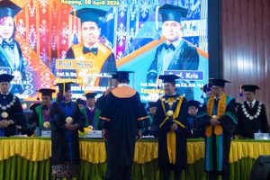 Kukuhkan Tiga Guru Besar, Rektor Undana: AI Bisa Beri Data, Tapi Guru Besar Beri Makna