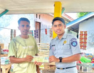 Samsat Rote Ndao Jemput Bola di Pasar Oelaba, Kepatuhan Pajak Kendaraan Ditingkatkan