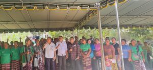 Perkuat Ekonomi Keluarga, Usman  Husin  Sinergi   Bersama BPPMHKP  Serahkan  500 Kg  Ikan Segar  Bagi Warga Desa Baumata Utara
