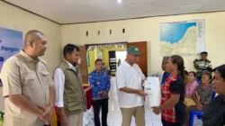 Usman Husin Bawa Aspirasi Rakyat Kecil: Bantuan Pangan Menyentuh 2.549 Warga di Kota Kupang