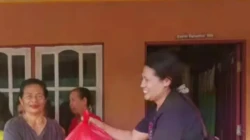 Pasca Gempa Flores, Julie Sutrisno Laiskodat Salurkan Ribuan Paket Sembako untuk Warga Terdampak