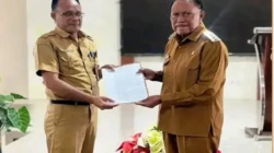 Bupati TTS Serahkan SK Plt Sekda kepada Denny Nubatonis, Fokus Perkuat Pelayanan Publik