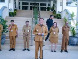 Kota Soe Ditargetkan Lebih Bersih, Bupati Eduard Markus Lio Serahkan Armada Baru ke Dinas Lingkungan Hidup