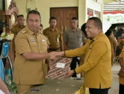 Bupati Falen Serahkan Bantuan untuk 10 Parpol di TTU, Tekankan Pentingnya Dukungan Politik bagi Pembangunan