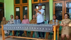 Dorong Pertanian Rote Ndao Makin Produktif, Usman Husin Serahkan 30  Unit Hand Traktor Roda 2,  10 Pompa Air, dan 5 Rice Transplanter.